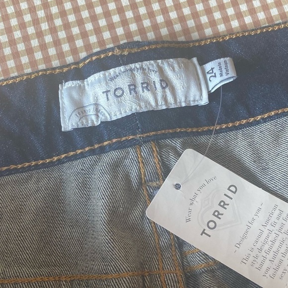 Torrid women’s denim shorts. Size 24. NWT - Picture 9 of 14